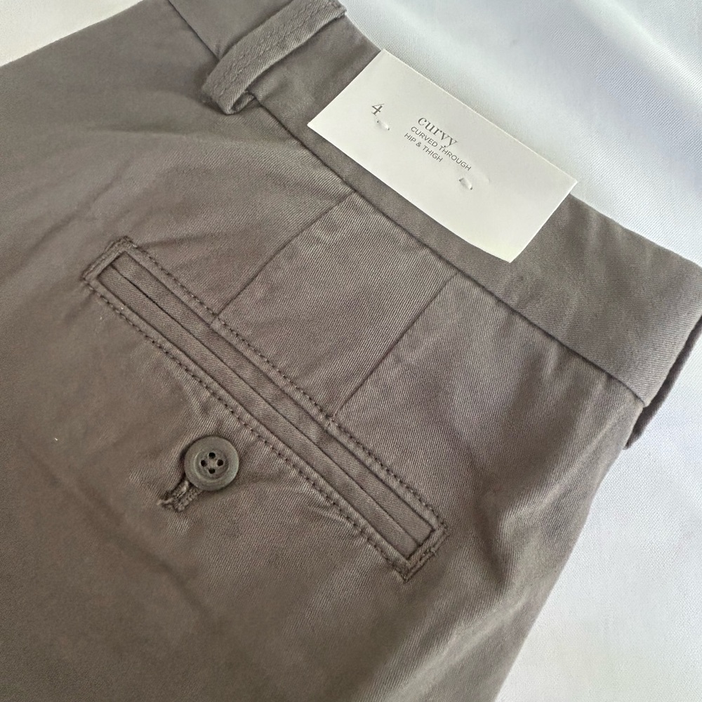 NWT LOFT | Chino Curvy Fit Women’s Bermuda Shorts| size 4